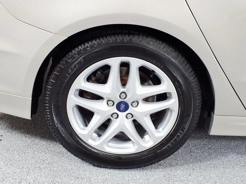 Used 2016 Ford Fusion SE w/ Equipment Group 202A FWD image 6