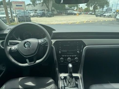 Used 2021 Volkswagen Passat 2.0T SE FWD image 9