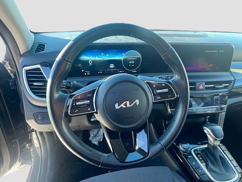 Used 2024 Kia Seltos S image 11