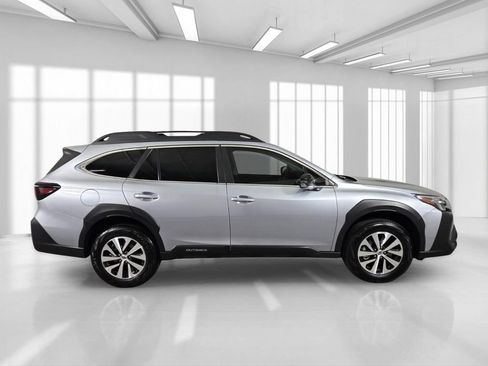 Certified 2025 Subaru Outback Premium AWD/4WD image 9