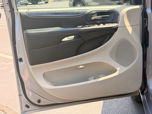 Used 2017 Dodge Grand Caravan SE w/ Power Window Group FWD image 25