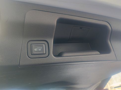 Used 2023 GMC Acadia SLT w/ Elevation Edition image 14