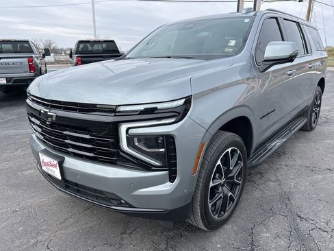 Used 2025 Chevrolet Suburban RST w/ Comfort Package image 9