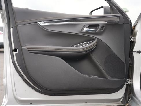 Used 2016 Chevrolet Impala LT FWD image 14