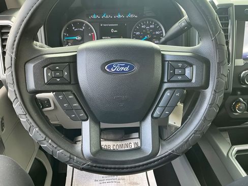 Certified 2020 Ford F250 XLT w/ XLT Premium Package AWD/4WD image 18