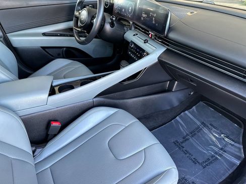 Used 2025 Hyundai Elantra Limited FWD image 14