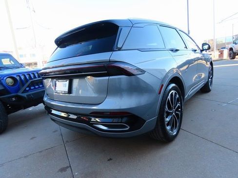 Used 2024 Lincoln Nautilus Reserve image 7