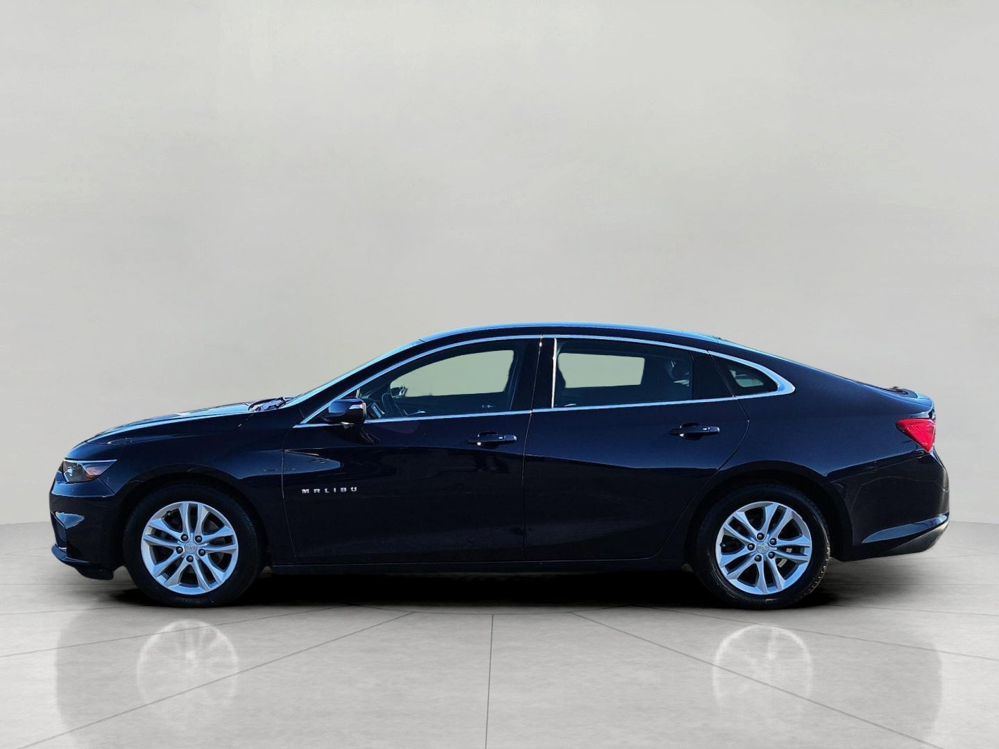 Used 2017 Chevrolet Malibu LT FWD image 5