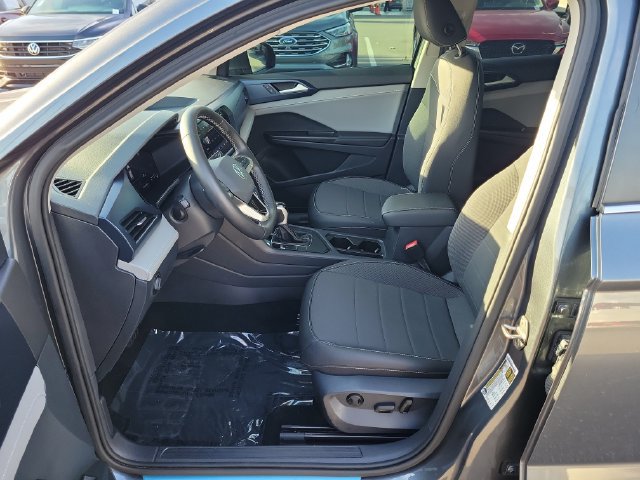 Certified 2024 Volkswagen Taos SE w/ Panoramic Sunroof Package FWD image 17