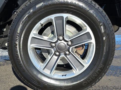 Used 2023 Jeep Wrangler Sahara image 26