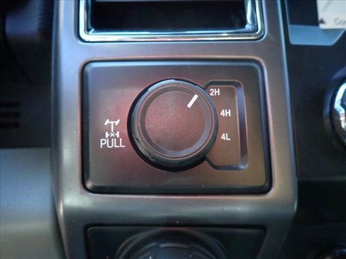 Used 2019 Ford F150 XLT w/ Equipment Group 302A Luxury AWD/4WD image 22