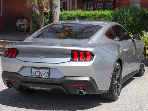 Used 2025 Ford Mustang Coupe RWD image 9