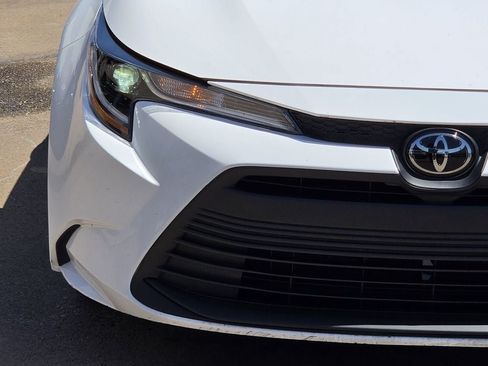 Used 2025 Toyota Corolla LE FWD image 5