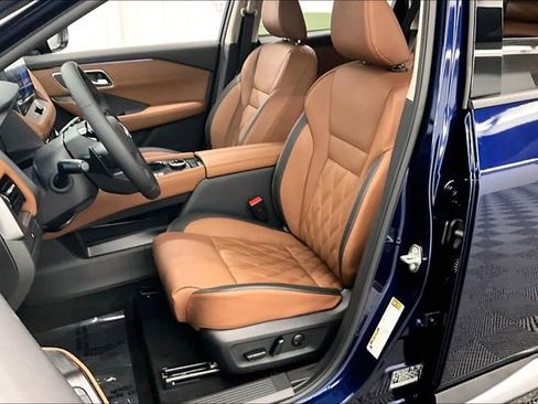 New 2025 Nissan Rogue Platinum image 10