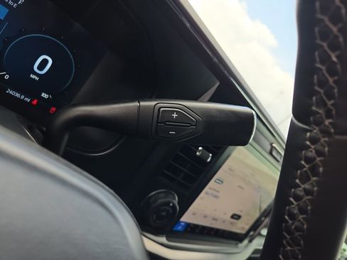 Used 2025 Ford F250 Lariat w/ Lariat Ultimate Package image 11