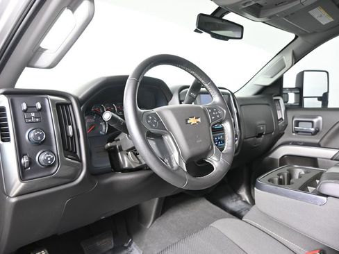 Used 2019 Chevrolet Silverado 2500 LT w/ LT Convenience Package AWD/4WD image 22