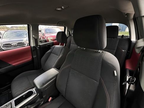 Used 2018 Toyota Tacoma SR5 image 12