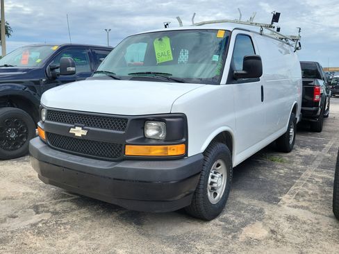 Used 2017 Chevrolet Express 2500 RWD image 3