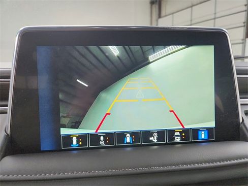 Used 2024 Chevrolet Suburban LT w/ Luxury Package image 30