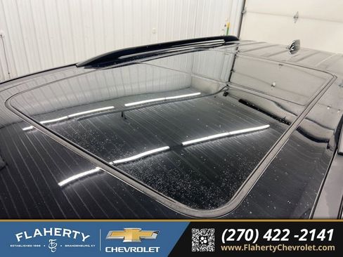 Used 2025 Chevrolet Traverse LT w/ Sun and Wheel Package FWD image 33