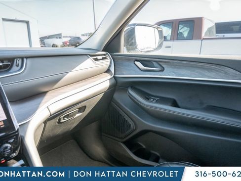 Used 2023 Jeep Grand Cherokee L Limited AWD/4WD image 15