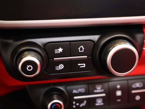 Certified 2020 Ferrari Portofino image 34