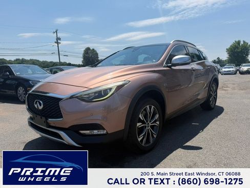 Used 2017 INFINITI QX30 Premium w/ Navigation Package AWD/4WD image 3