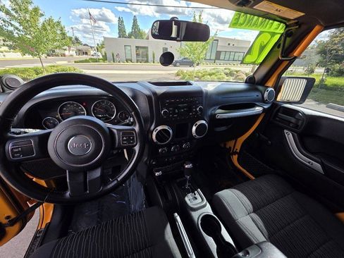 Used 2012 Jeep Wrangler Rubicon AWD/4WD image 9