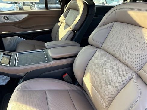 New 2025 Lincoln Navigator Black Label image 18
