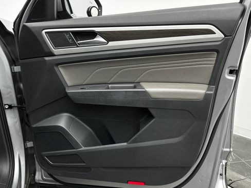 Used 2021 Volkswagen Atlas SE image 34