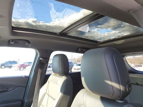 Used 2023 Chevrolet TrailBlazer RS w/ Sun and Liftgate Package image 8