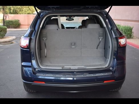 Used 2017 Chevrolet Traverse LT w/ Style and Technology Package image 24