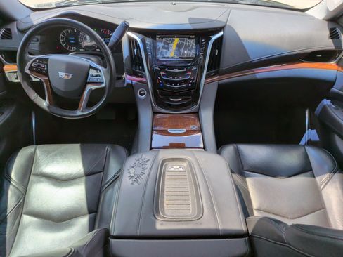 Used 2019 Cadillac Escalade Luxury RWD image 30