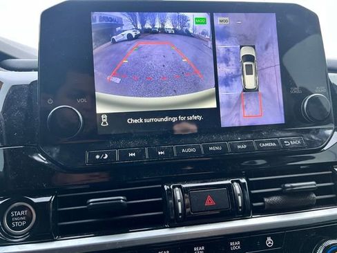 Used 2024 Nissan Pathfinder Platinum image 16