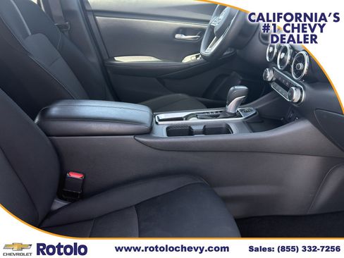 Used 2024 Nissan Sentra SV FWD image 8