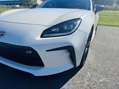 Used 2022 Toyota GR86 Premium w/ ALL Weather Mat Package (TMS) image 15