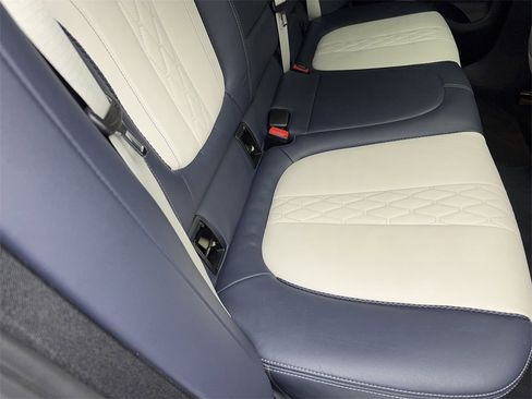 Used 2023 BMW X6 xDrive40i w/ Executive Package image 53