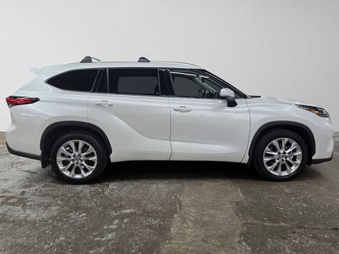 Used 2022 Toyota Highlander Limited AWD/4WD image 2
