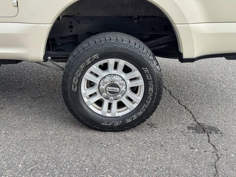 Used 2017 Ford F250 XLT image 11