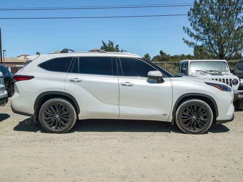 Used 2023 Toyota Highlander Platinum AWD/4WD image 6