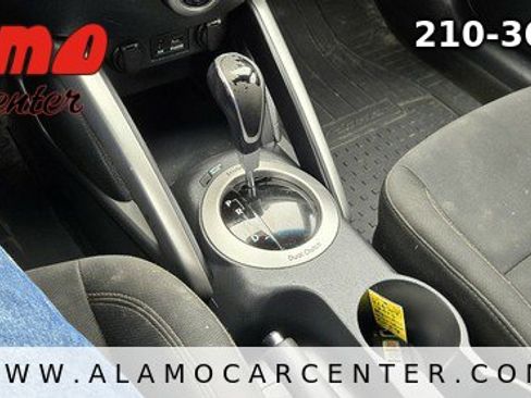Used 2013 Hyundai Veloster RE:MIX Edition FWD image 39