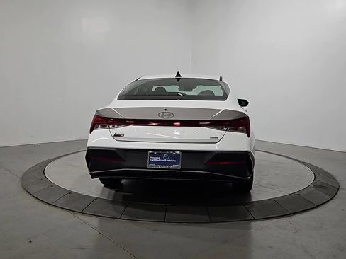 Certified 2025 Hyundai Elantra Hybrid FWD image 4