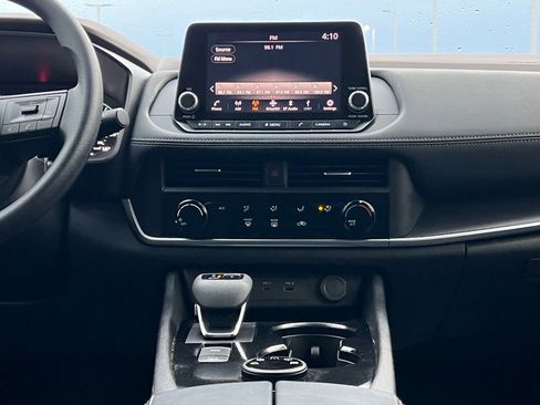 Used 2023 Nissan Rogue S image 30