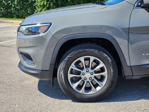 Used 2019 Jeep Cherokee Latitude Plus w/ Cold Weather Group AWD/4WD image 8