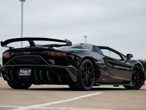 Used 2021 Lamborghini Aventador SVJ image 13