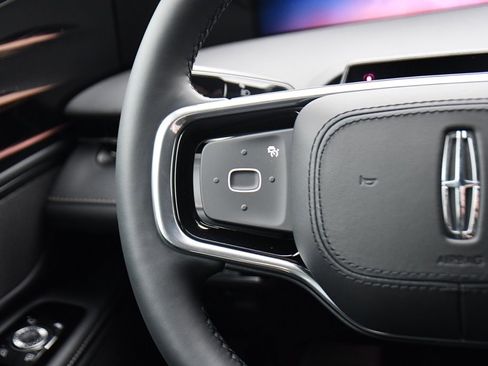 Used 2026 Lincoln Nautilus Premier w/ Jet Appearance Package image 34