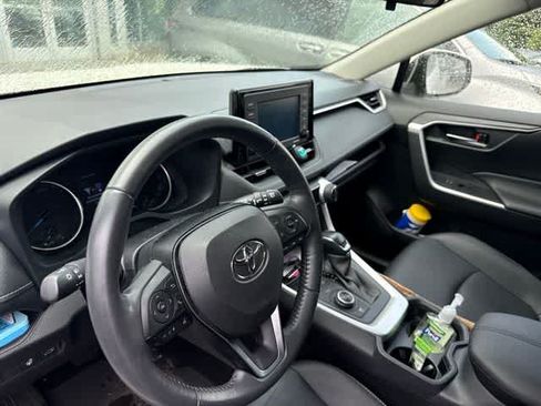 Used 2021 Toyota RAV4 XLE Premium AWD/4WD image 6
