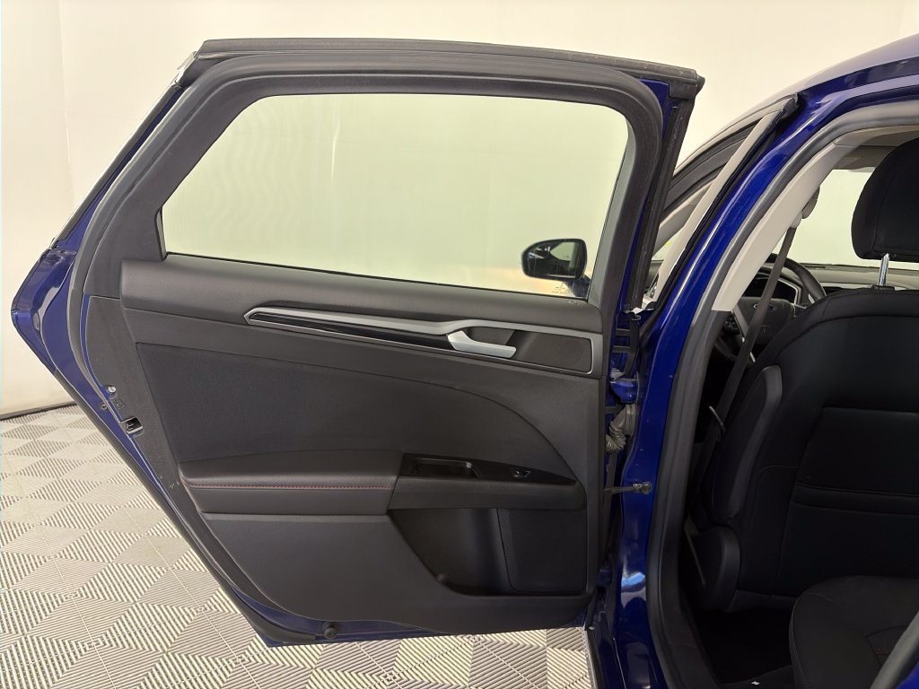 Used 2016 Ford Fusion SE FWD image 12