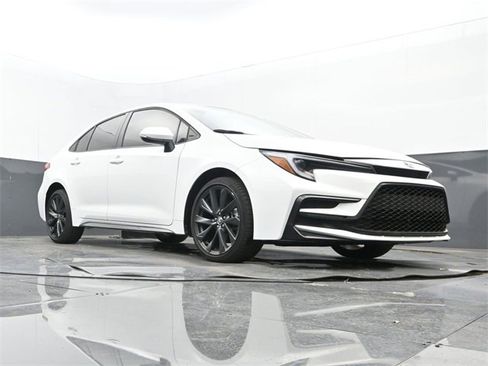 Used 2024 Toyota Corolla SE image 9