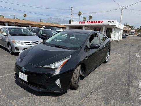 Used 2016 Toyota Prius Three FWD image 1